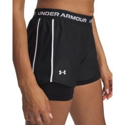 Damskie szorty 2 w 1 Under Armour Tech™ Play Up. Czarne obuwie sportowe damskie Under Armour, bez wzorów, na fitness i siłownię. Za 148.95 zł.