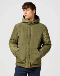 WRANGLER MESKA KURTKA TRANSITIONAL PUFFER IVY GREEN 112357207 W4E2016396. Zielone kurtki męskie Wrangler, na zimę, m, bez wzorów, z jeansu, klasyczne, z kapturem. Za 459.99 zł.