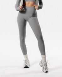 Damskie legginsy LuxForm z ultrawysokim stanem i efektem scrunch – szary. Szare legginsy sportowe damskie AESTHETIC WOLF, xl, bez wzorów, z materiału, z podwyższonym stanem, długie, na fitness i siłownię. Za 269.99 zł.