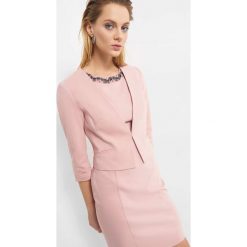 Taliowany żakiet do pasa. Czerwone żakiety damskie Orsay, z haftami, z bawełny. Za 149.99 zł.