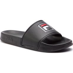 Klapki FILA - Palm Beach Slipper Wmn 1010341.12V Black/Black. Czarne klapki damskie Fila, bez wzorów, ze skóry ekologicznej, bez obcasa. W wyprzedaży za 89.00 zł.