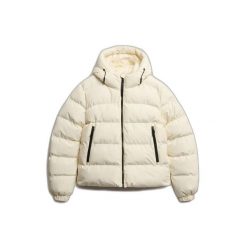 Damska kurtka z kapturem Superdry. Białe swetry damskie Superdry., na zimę, bez wzorów, z puchu, bez kołnierzyka, bez ramiączek, z kapturem. W wyprzedaży za 516.50 zł.