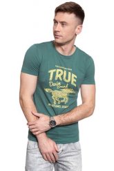 MUSTANG T SHIRT Aaron C Print 1009506 6430. T-shirty męskie Mustang, m, bez wzorów, bez kołnierzyka. Za 69.99 zł.