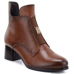 Botki damskie ocieplane na klocku brązowe Potocki SZ12868. Brązowe botki damskie POTOCKI, z materiału, bez obcasa, bez zapięcia. Za 169.99 zł.