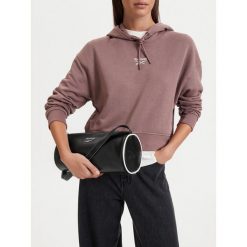 Torebka Reebok. Czarne torebki do ręki damskie Reebok, bez wzorów, klasyczne, bez dodatków. Za 129.99 zł.