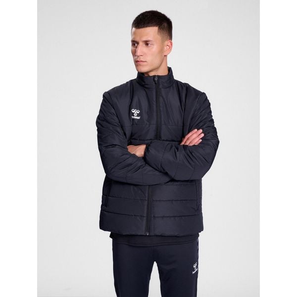 Kurtka puchowa Hummel Essential Szorty Bench. Czarne kurtki męskie Hummel, m, bez wzorów, z puchu, eleganckie. Za 327.05 zł.