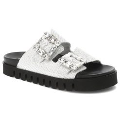 Klapki damskie Chebello, skórzane plecione z ozdobnymi klamrami na grubej podeszwie profilowane, białe, S390-4688. Białe sandały damskie CheBello, bez wzorów, bez obcasa, bez zapięcia. Za 369.00 zł.