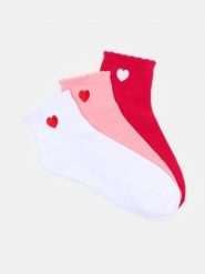 Skarpetki z haftem w kształcie serca 3 pack - wielobarwny. Skarpety damskie Sinsay, bez wzorów. Za 12.99 zł.