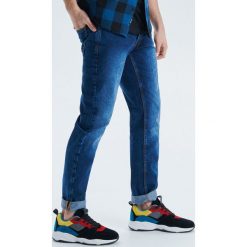 Jeansy Straight fit - Granatowy. Jeansy męskie marki Cropp. Za 99.99 zł.