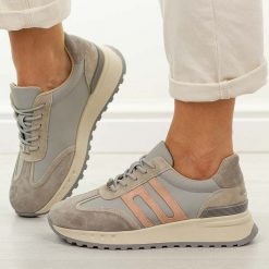 Szare gr bl skórzane półbuty damskie Filippo Dp7733/26. Szare obuwie sportowe damskie Filippo, na jesień, bez wzorów, z jeansu, casualowe, z okrągłym noskiem, bez obcasa, na płaskiej podeszwie, bez zapięcia. Za 249.00 zł.