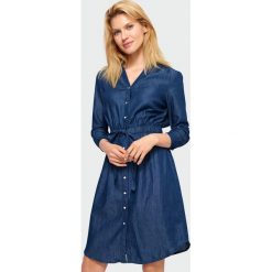 Denimowa sukienka koszulowa. Sukienki damskie Greenpoint, bez wzorów, z bawełny, bez kołnierzyka, bez ramiączek, koszulowe. Za 149.99 zł.