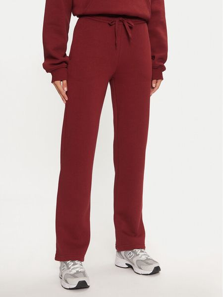 Gina Tricot Spodnie dresowe Basic 21183 Czerwony Relaxed Fit. Czerwone spodnie dresowe damskie Gina Tricot, xxs, bez wzorów, z dresówki. Za 69.99 zł.