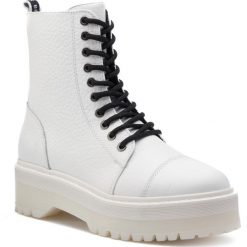 Botki BRONX - 47183-G BX 1572 White 4. Białe kozaki damskie Bronx, z materiału, bez obcasa. W wyprzedaży za 369.00 zł.