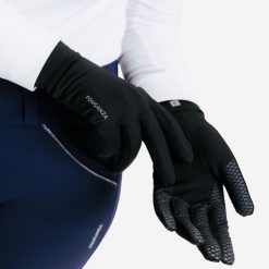 Rękawiczki jeździeckie 100. Czarne rękawiczki dziecięce FOUGANZA, bez wzorów, z dzianiny. Za 39.99 zł.