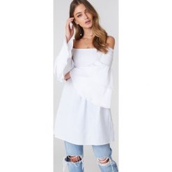 Debiflue x NA-KD Tunika z odkrytymi ramionami - White. Białe tuniki damskie Debiflue x NA-KD, z bawełny. Za 133.95 zł.