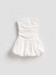 Bluzka typu bombka - biały. Białe bluzki damskie Reserved, l, bez wzorów, z dzianiny, bez kołnierzyka, bez ramiączek. Za 99.99 zł.