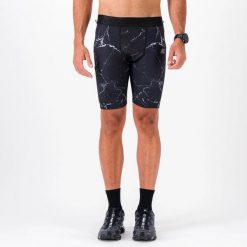Mężczyzna legginsy do biegania i trailu TERRARUN TIGHT. Czarne legginsy sportowe męskie BODYCROSS, m, bez wzorów, z poliesteru, krótkie, do biegania. Za 229.99 zł.