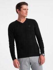 Elegancki sweter męski V-neck BASIC z wiskozą – czarny V1 OM-SWBS-0107 - XXL. Czarne swetry przez głowę męskie Ombre Clothing, l, bez wzorów, z wiskozy, bez kołnierzyka. W wyprzedaży za 89.99 zł.