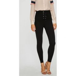 Guess Jeans - Legginsy. Jeansy damskie marki Guess Jeans. W wyprzedaży za 159.90 zł.