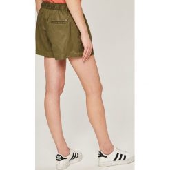 Tommy Jeans - Szorty. Szare szorty męskie Tommy Jeans, z bawełny, casualowe. W wyprzedaży za 319.90 zł.