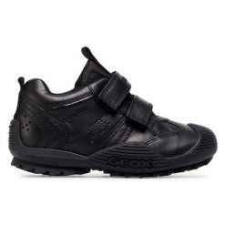 Sneakersy Geox. Czarne trampki i tenisówki chłopięce Geox, bez wzorów, bez zapięcia. Za 299.99 zł.
