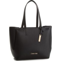 Torebka CALVIN KLEIN - Step Up Shopper K60K604314 001. Czarne torebki shopper damskie Calvin Klein, ze skóry ekologicznej. Za 699.00 zł.