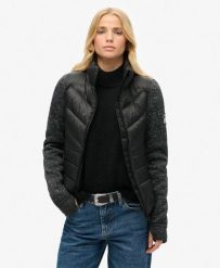 Kurtka hybrydowa Storm z dzianiny. Czarne kurtki damskie Superdry., xs, bez wzorów, z dzianiny, bez kaptura. Za 428.00 zł.