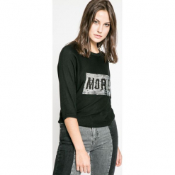 Only - Bluzka. Szare bluzki damskie Only, z aplikacjami, z dzianiny, casualowe, z okrągłym kołnierzem. W wyprzedaży za 49.90 zł.