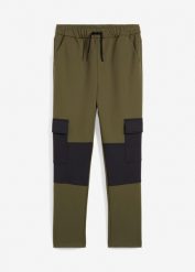 Spodnie bojówki z softshellu, z regulacją w pasie. Zielone spodnie materiałowe dla chłopców bonprix, bez wzorów, z softshellu. Za 139.99 zł.