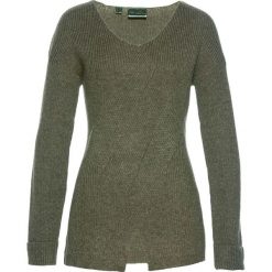 Sweter we wzór w warkocze bonprix oliwkowy. Zielone swetry damskie bonprix, bez wzorów, z dzianiny, bez kołnierzyka, bez ramiączek, bez kaptura. Za 54.99 zł.