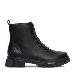 Trzewiki Rieker. Czarne botki damskie Rieker, bez obcasa, na płaskiej podeszwie, bez zapięcia. Za 339.99 zł.