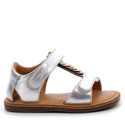 Sandały Kickers. Szare sandały dziewczęce Kickers, bez zapięcia. Za 309.99 zł.