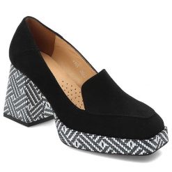 Czarne Półbuty Armodo Damskie Eleganckie Buty. Czarne półbuty damskie Armodo, bez wzorów, ze skóry, eleganckie, bez obcasa, na obcasie, bez zapięcia. Za 349.00 zł.