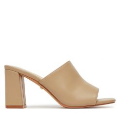 Klapki DeeZee. Brązowe klapki damskie DeeZee, bez wzorów, bez obcasa. Za 139.99 zł.