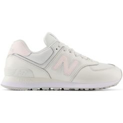Buty damskie New Balance WL574FJ2 – szare. Szare obuwie sportowe damskie New Balance, bez wzorów, z gumy. Za 299.99 zł.
