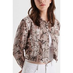Krótka kurtka o klasycznym kroju - Beżowy. Kurtki damskie Cropp. Za 129.99 zł.