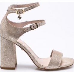 Solo Femme - Szpilki. Szare szpilki damskie Solo Femme, z materiału. W wyprzedaży za 219.90 zł.