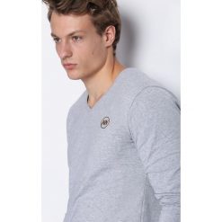 Jasnoszara Koszulka Nights Away. Bluzki z długim rękawem męskie marki Marie Zélie. Za 34.99 zł.
