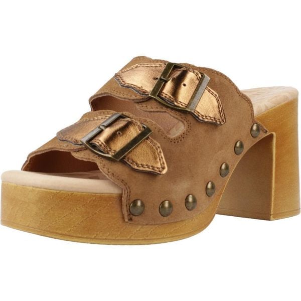 Sandały MTNG 53631M Brązowy. Brązowe sandały damskie MTNG, bez wzorów, ze skóry, bez obcasa, bez zapięcia. Za 177.99 zł.