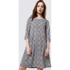 Szaro-Żółta Sukienka Urgency. Sukienki damskie marki Born2be. Za 59.99 zł.