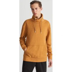 Bluza z kominowym kołnierzem - Brązowy. Brązowe bluzy męskie Reserved. Za 99.99 zł.