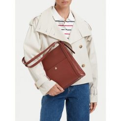 Torebka Beverly Hills Polo Club. Brązowe torebki do ręki damskie Beverly Hills Polo Club, bez wzorów, klasyczne, bez dodatków. Za 199.99 zł.