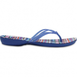 Japonki "Isabella" w kolorze niebieskim ze wzorem. Niebieskie klapki męskie marki Crocs. W wyprzedaży za 64.95 zł.