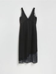 Sukienka midi z koronką - czarny. Czarne sukienki damskie Reserved, na co dzień, l, bez wzorów, z koronki, bez kołnierzyka, bez ramiączek, midi, proste. Za 199.99 zł.