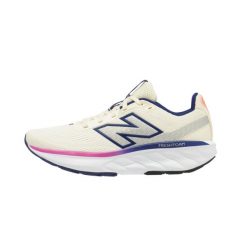 Second Life - Buty do biegania damskie New Balance Fresh Foam 520 V9. Białe obuwie sportowe damskie New Balance, bez wzorów, z materiału, do biegania. Za 239.99 zł.