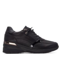 Buty sportowe Refresh 172936 Noir. Czarne obuwie sportowe damskie Refresh, bez wzorów, ze skóry, trekkingowe. Za 280.45 zł.
