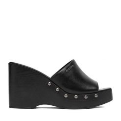 Klapki G-Star Raw. Czarne klapki damskie G-Star Raw, bez wzorów, retro, bez obcasa. Za 259.99 zł.