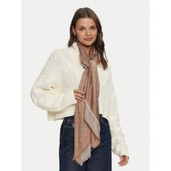 Chusta Guess. Brązowe szaliki i chusty damskie Guess, z aplikacjami. Za 379.99 zł.