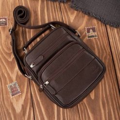 Saszetka męska na ramię skórzana elegancka do pracy praktyczna brązowa Paolo Peruzzi T-128-BR. Brązowe saszetki męskie z materiału, biznesowe, małe. Za 229.99 zł.