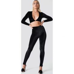 Galore x NA-KD Aksamitne spodnie - Black. Spodnie materiałowe damskie marki Galore x NA-KD. W wyprzedaży za 60.97 zł.